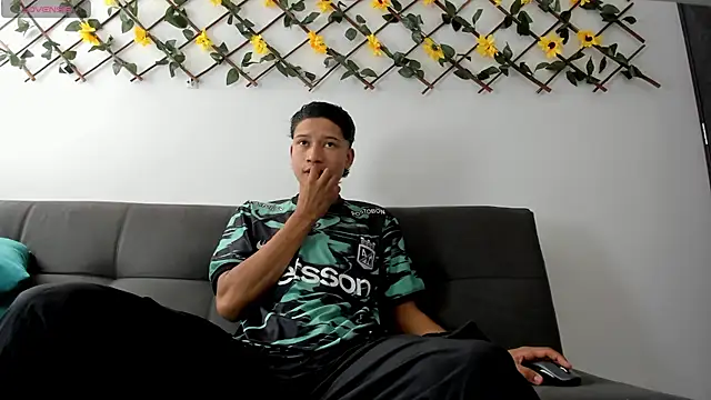 Snapshot of thiago_bigcock_1 chatting on 24, 3, 2026 thiago bigcock 1 online show from 24, 3, 2026