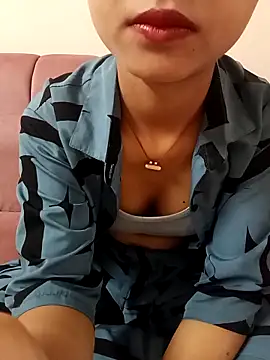 Snapshot of ritika_gupta02 chatting on 10, 4, 2026 ritika gupta02 online show from 10, 4, 2026