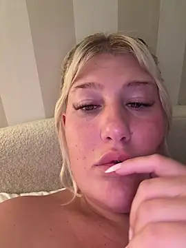 Snapshot of Lexi_Laura chatting on 14, 4, 2026 Lexi Laura online show from 14, 4, 2026