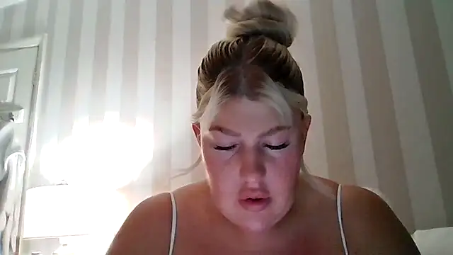 Snapshot of Lexi_Laura chatting on 18, 4, 2026 Lexi Laura online show from 18, 4, 2026