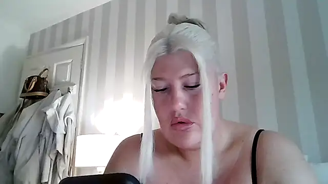 Snapshot of Lexi_Laura chatting on 23, 4, 2026 Lexi Laura online show from 23, 4, 2026