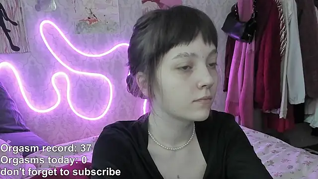 Snapshot of RileyNymph chatting on 1, 5, 2026 RileyNymph online show from 1, 5, 2026