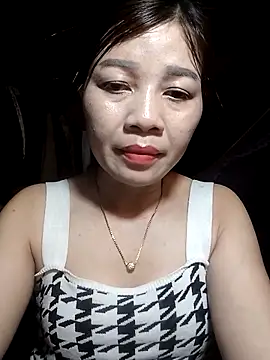 Snapshot of Yiyi102300 chatting on 8, 4, 2026 Yiyi102300 online show from 8, 4, 2026