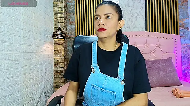 Snapshot of AishaCambell_ chatting on 24, 4, 2026 AishaCambell online show from 24, 4, 2026