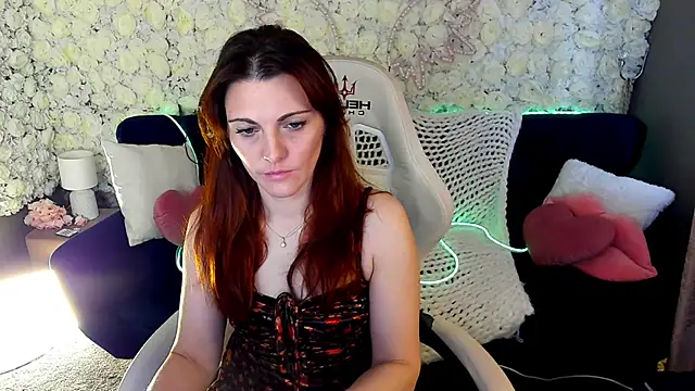 Snapshot of FireFoxxxxxy chatting on 12, 4, 2026 FireFoxxxxxy online show from 12, 4, 2026