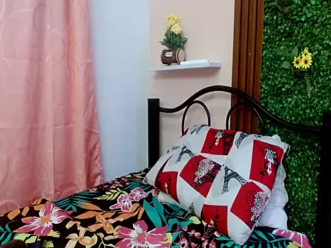 hotlatinaluna23 online show from 17, 4, 2026