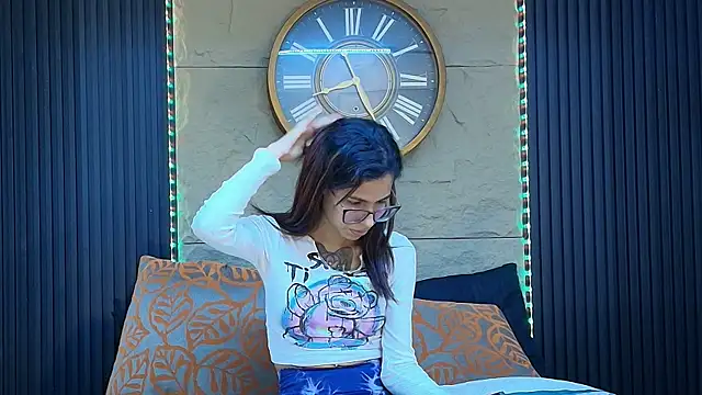 Snapshot of Emily_Lopera chatting on 10, 7, 2026 Emily Lopera online show from 10, 7, 2026