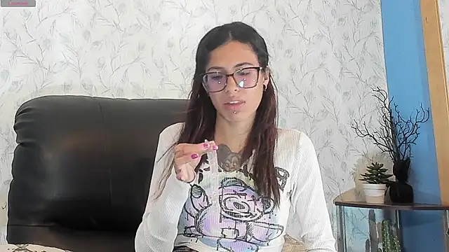 Snapshot of Emily_Lopera chatting on 23, 7, 2026 Emily Lopera online show from 23, 7, 2026
