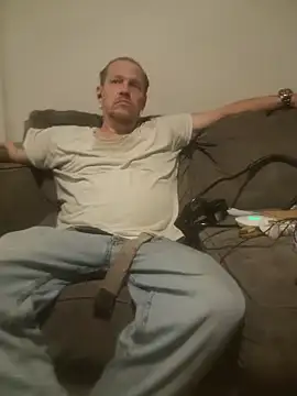 Snapshot of yourMasterisBored chatting on 25, 3, 2026 yourMasterisBored online show from 25, 3, 2026