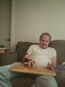 Snapshot of yourMasterisBored chatting on 27, 3, 2026 yourMasterisBored online show from 27, 3, 2026