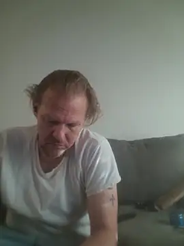 Snapshot of yourMasterisBored chatting on 28, 3, 2026 yourMasterisBored online show from 28, 3, 2026