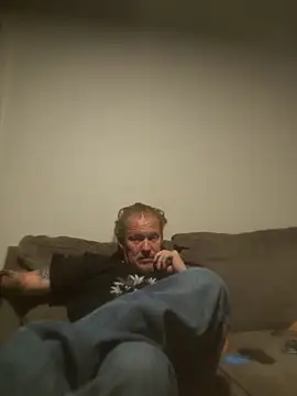 Snapshot of yourMasterisBored chatting on 3, 4, 2026 yourMasterisBored online show from 3, 4, 2026