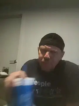 Snapshot of yourMasterisBored chatting on 6, 4, 2026 yourMasterisBored online show from 6, 4, 2026