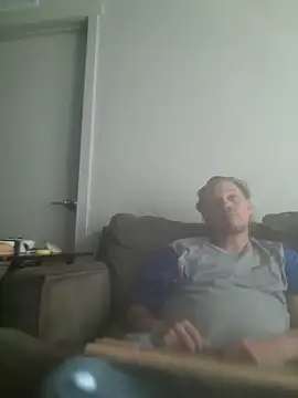 Snapshot of yourMasterisBored chatting on 8, 4, 2026 yourMasterisBored online show from 8, 4, 2026