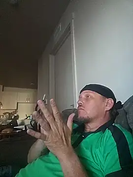 Snapshot of yourMasterisBored chatting on 11, 4, 2026 yourMasterisBored online show from 11, 4, 2026