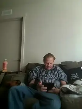 Snapshot of yourMasterisBored chatting on 18, 4, 2026 yourMasterisBored online show from 18, 4, 2026