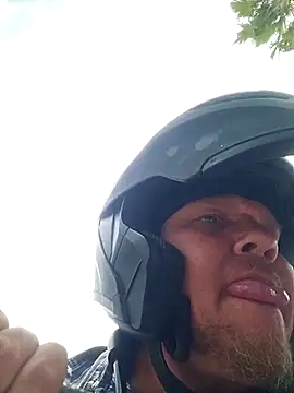 Snapshot of yourMasterisBored chatting on 19, 4, 2026 yourMasterisBored online show from 19, 4, 2026