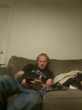 Snapshot of yourMasterisBored chatting on 21, 4, 2026 yourMasterisBored online show from 21, 4, 2026