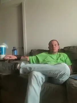 Snapshot of yourMasterisBored chatting on 25, 4, 2026 yourMasterisBored online show from 25, 4, 2026