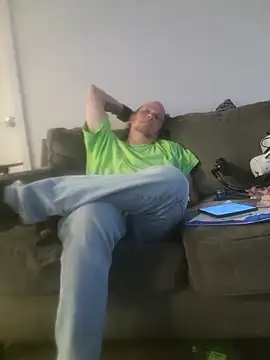 Snapshot of yourMasterisBored chatting on 26, 4, 2026 yourMasterisBored online show from 26, 4, 2026