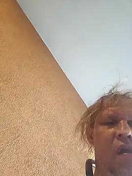 Snapshot of yourMasterisBored chatting on 28, 4, 2026 yourMasterisBored online show from 28, 4, 2026