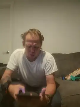 Snapshot of yourMasterisBored chatting on 28, 4, 2026 yourMasterisBored online show from 28, 4, 2026