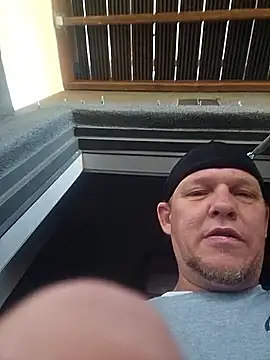 Snapshot of yourMasterisBored chatting on 28, 4, 2026 yourMasterisBored online show from 28, 4, 2026