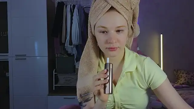 Snapshot of GoldenSunBunny chatting on 24, 4, 2026 GoldenSunBunny online show from 24, 4, 2026
