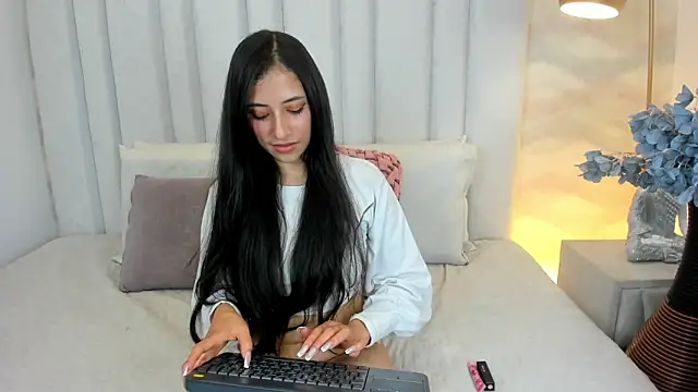 Snapshot of juli_carther chatting on 20, 4, 2026 juli carther online show from 20, 4, 2026