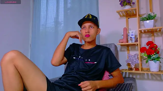 Snapshot of Noirvynn chatting on 13, 4, 2026 Noirvynn online show from 13, 4, 2026