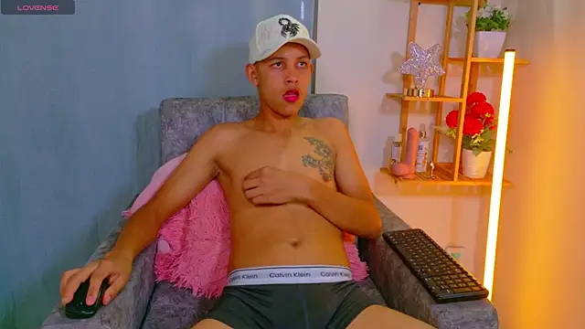 Snapshot of Noirvynn chatting on 16, 4, 2026 Noirvynn online show from 16, 4, 2026