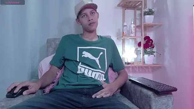 Snapshot of Noirvynn chatting on 20, 4, 2026 Noirvynn online show from 20, 4, 2026