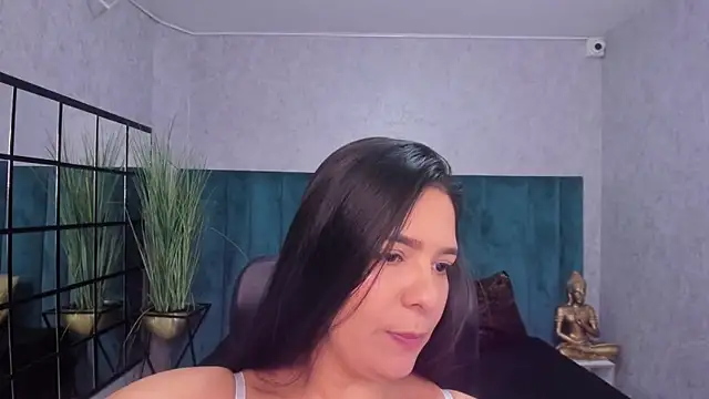 Snapshot of Emily-brown_ chatting on 23, 4, 2026 Emily-brown online show from 23, 4, 2026