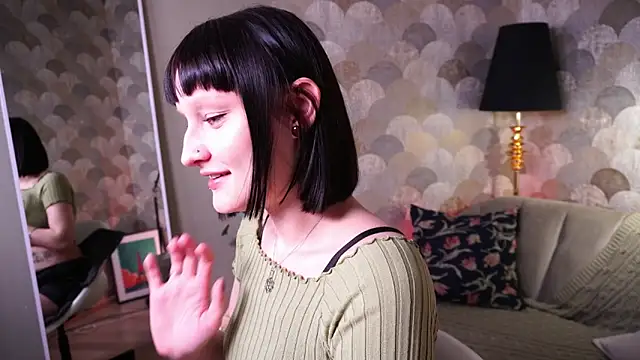Snapshot of Velvet_Lily chatting on 6, 4, 2026 Velvet Lily online show from 6, 4, 2026