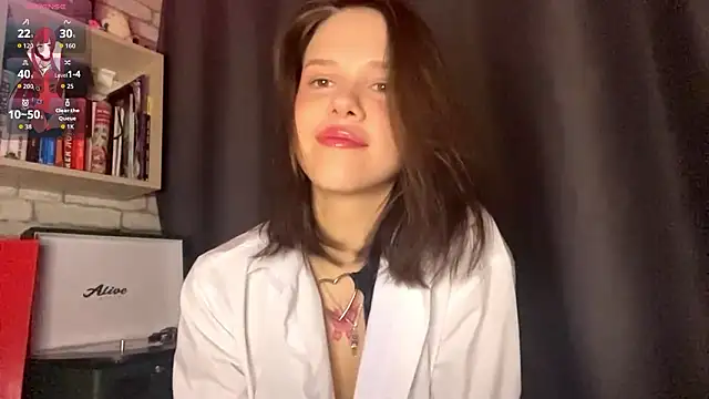 Snapshot of SarahHunnye chatting on 21, 3, 2026 SarahHunnye online show from 21, 3, 2026
