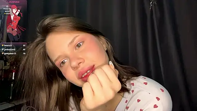 Snapshot of SarahHunnye chatting on 25, 3, 2026 SarahHunnye online show from 25, 3, 2026