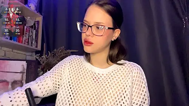 Snapshot of SarahHunnye chatting on 28, 3, 2026 SarahHunnye online show from 28, 3, 2026