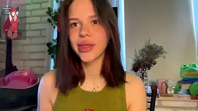 Snapshot of SarahHunnye chatting on 1, 5, 2026 SarahHunnye online show from 1, 5, 2026