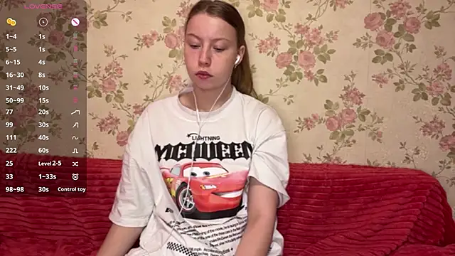 Snapshot of EleneShedden chatting on 25, 4, 2026 EleneShedden online show from 25, 4, 2026
