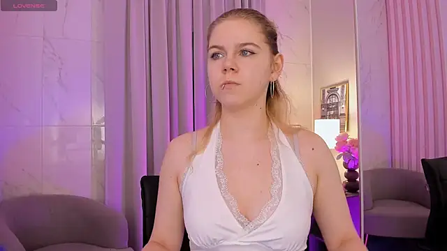 Snapshot of ElizabethVane chatting on 2, 8, 2026 ElizabethVane online show from 2, 8, 2026