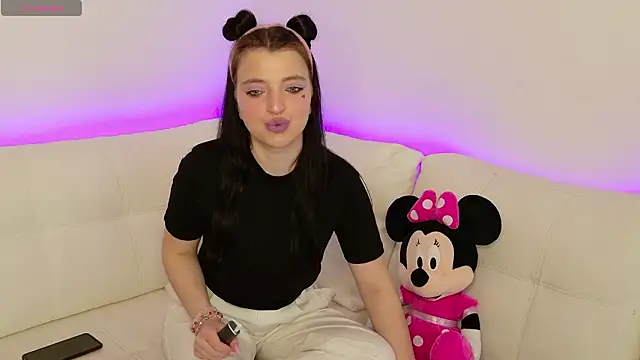 Snapshot of Minnie_mouse_18 chatting on 19, 3, 2026 Minnie mouse 18 online show from 19, 3, 2026