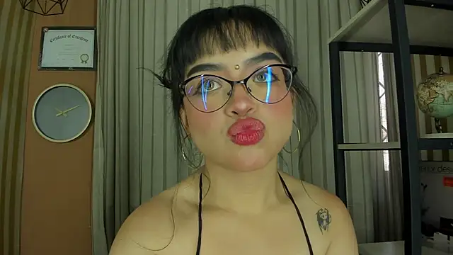 Snapshot of Mini_Rouse chatting on 4, 4, 2026 Mini Rouse online show from 4, 4, 2026