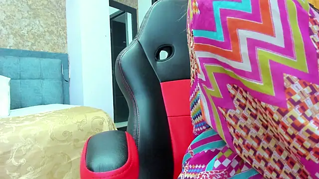 Snapshot of IsaSkinny chatting on 18, 4, 2026 IsaSkinny online show from 18, 4, 2026
