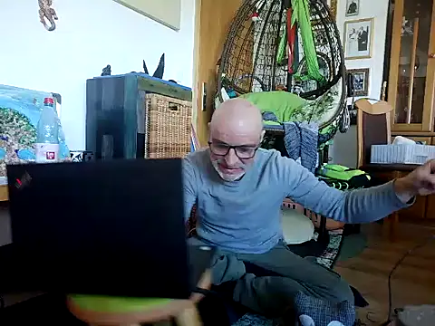 Snapshot of Thomate24 chatting on 8, 4, 2026 Thomate24 online show from 8, 4, 2026