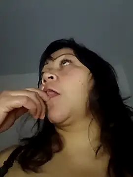 Snapshot of Naia_queen25 chatting on 6, 5, 2026 Naia queen25 online show from 6, 5, 2026