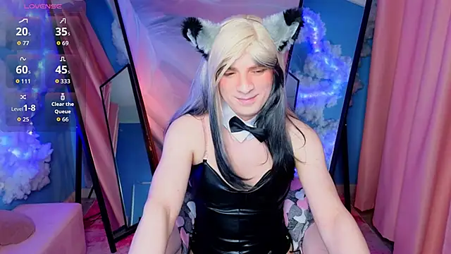 Snapshot of FoxIsPuff chatting on 15, 4, 2026 FoxIsPuff online show from 15, 4, 2026
