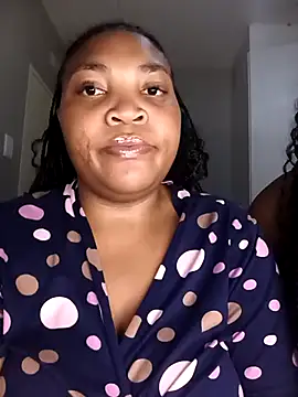 Snapshot of BeverlyQueen15 chatting on 9, 4, 2026 BeverlyQueen15 online show from 9, 4, 2026