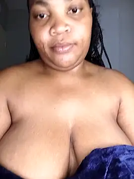 Snapshot of BeverlyQueen15 chatting on 14, 4, 2026 BeverlyQueen15 online show from 14, 4, 2026