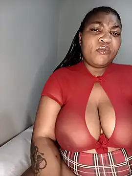 Snapshot of BeverlyQueen15 chatting on 19, 4, 2026 BeverlyQueen15 online show from 19, 4, 2026