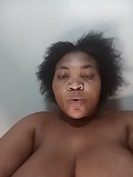 Snapshot of BeverlyQueen15 chatting on 28, 4, 2026 BeverlyQueen15 online show from 28, 4, 2026